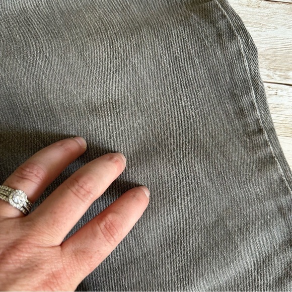 L.L. Bean Women’s 1912 Jeans | Classic Fit | Gray Wash | size 8 - Picture 9 of 13